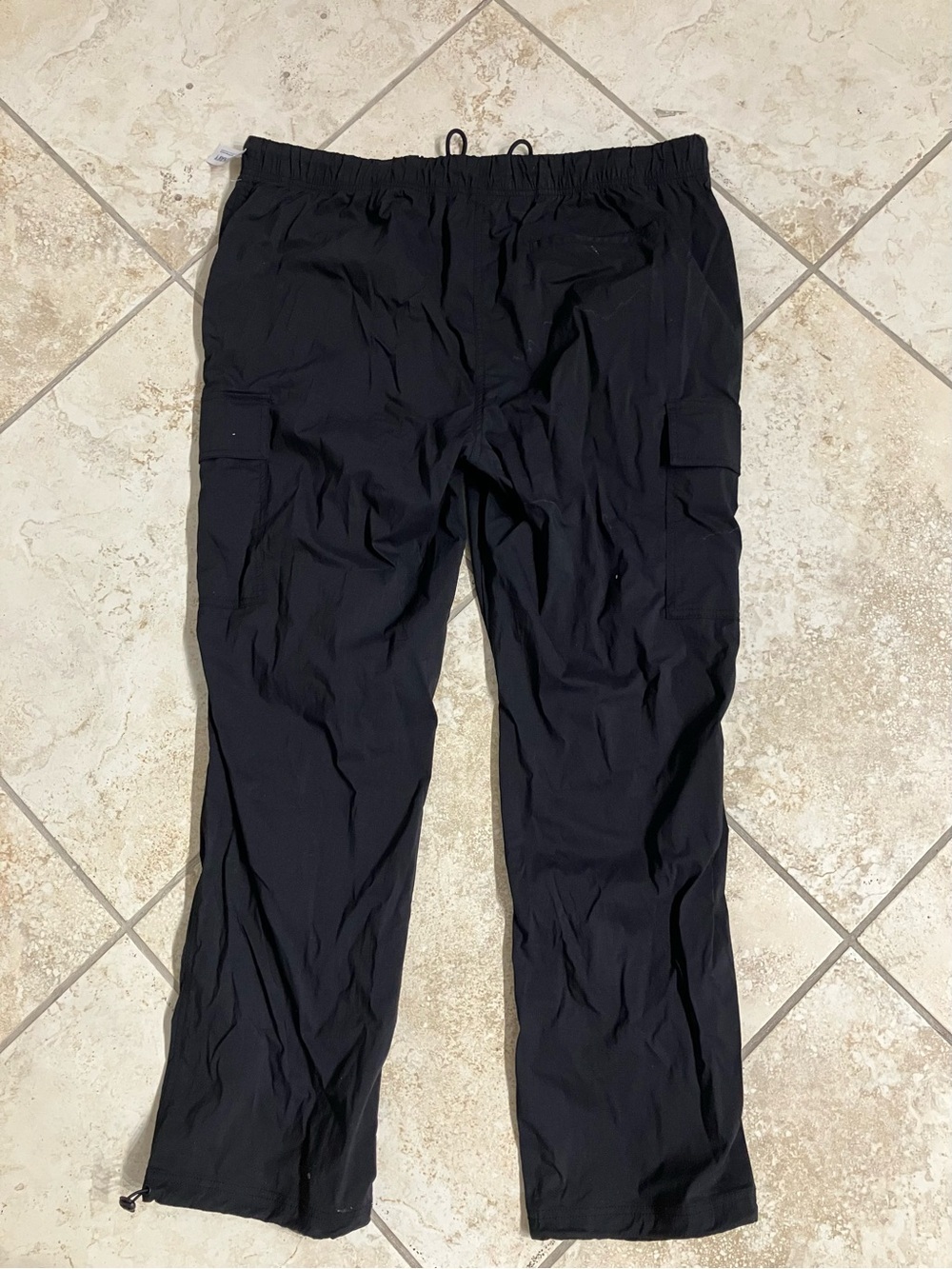Old Navy Black Men's Cargo Joggers with Drawstring - Picture 2 of 3